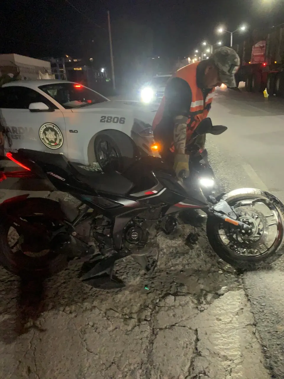 Motociclista resulta lesionado al chocar con camioneta en circuito Potosí