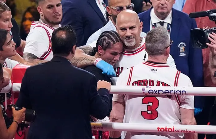 Katie Taylor vence a Serrano por 3ra. vez