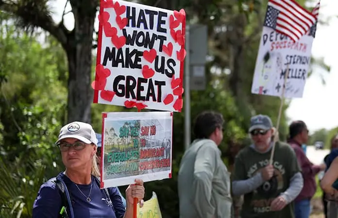 Legisladores visitan “Alligator Alcatraz”