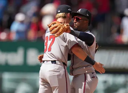 Los Bravos ganan con tres jonrones