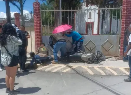Muere motociclista al chocar con camioneta