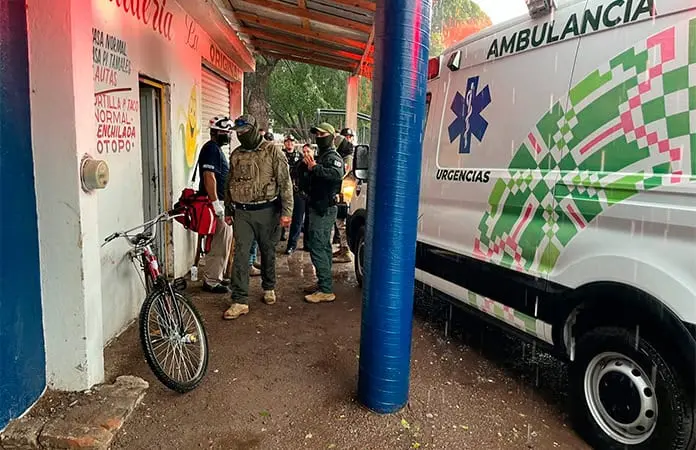 Riña en tienda deja dos lesionados