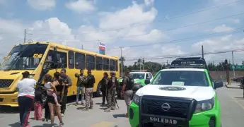 Agreden camión urbano tras discusión vial en Soledad