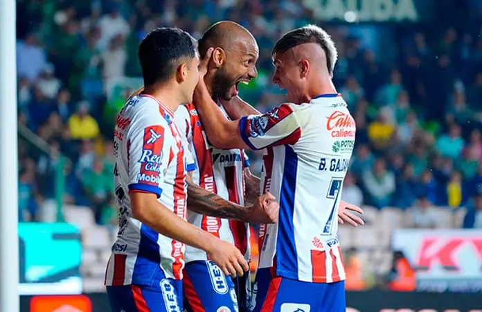 ADSL se impone de visita al León