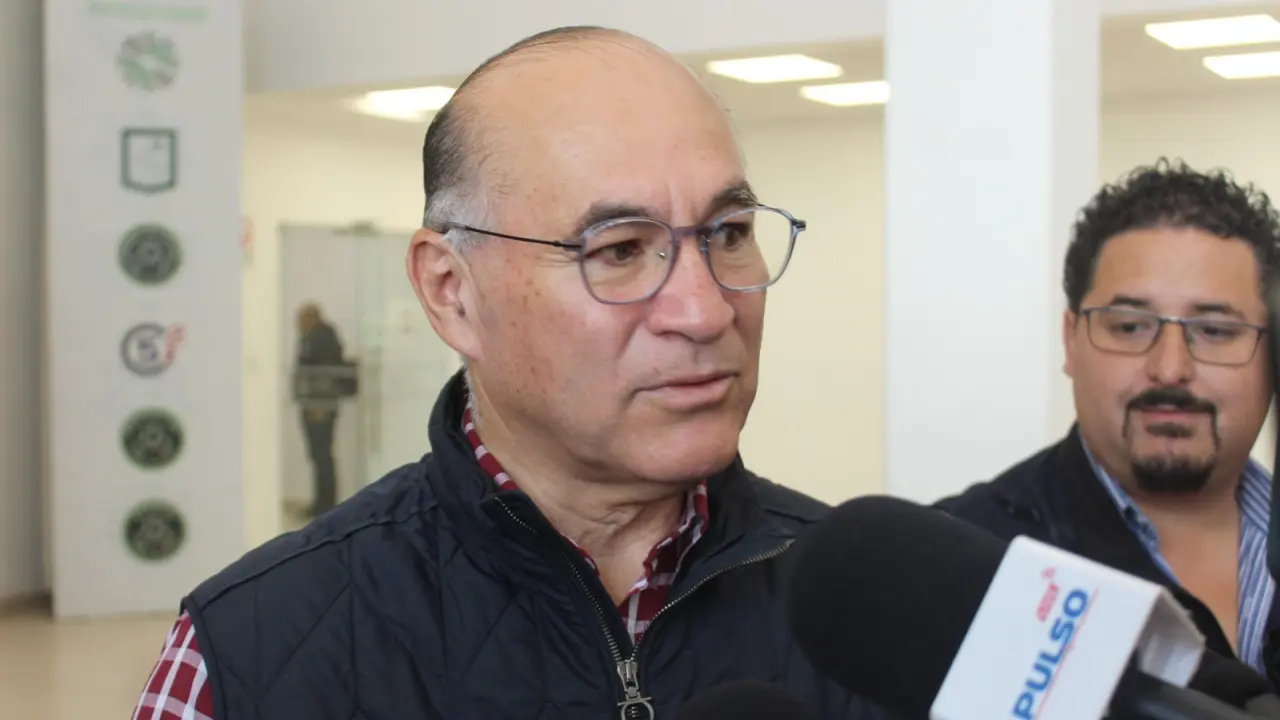 Galindo reconoce rezago por asentamientos irregulares en la capital