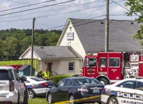 Mueren 2 mujeres en tiroteo en iglesia de Kentucky