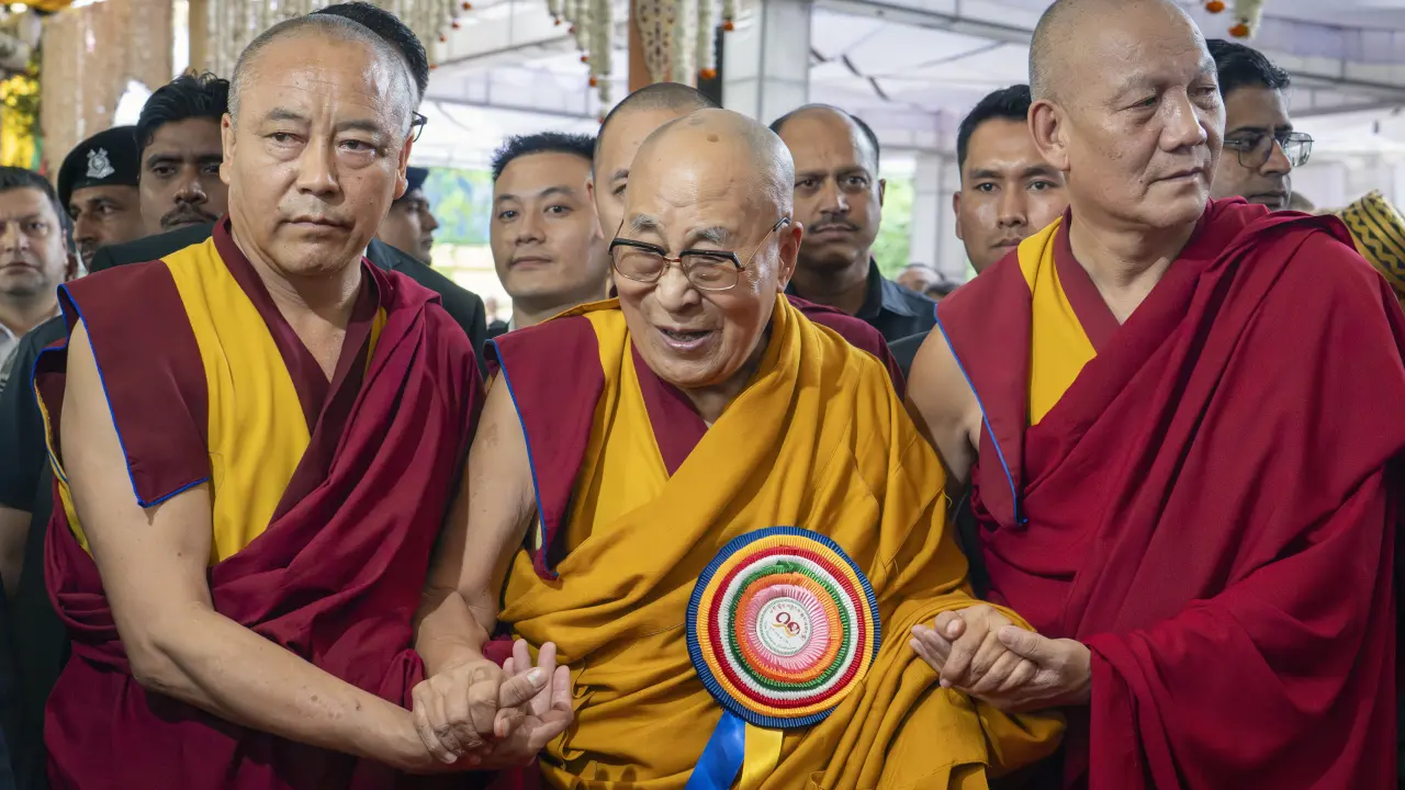 Dalai Lama anuncia sucesor y desafía a China