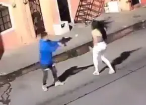 Sujeto asesina a mujer con arma larga en Guadalajara