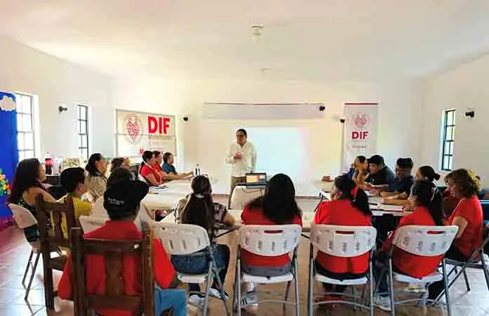 Capacitan en DH a personal del asilo de ancianos