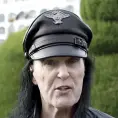 DAVE EVANS FILMA VIDEOCLIP EN CEMENTERIO