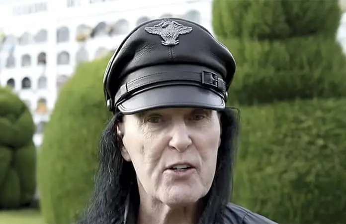 DAVE EVANS FILMA VIDEOCLIP EN CEMENTERIO