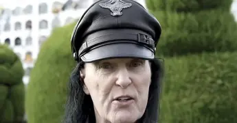 DAVE EVANS FILMA VIDEOCLIP EN CEMENTERIO