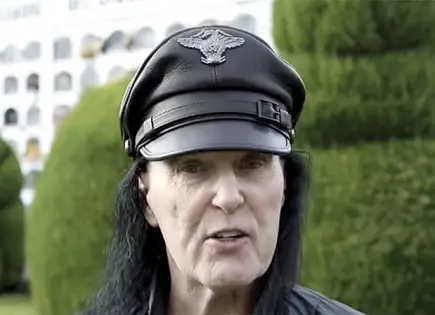 DAVE EVANS FILMA VIDEOCLIP EN CEMENTERIO