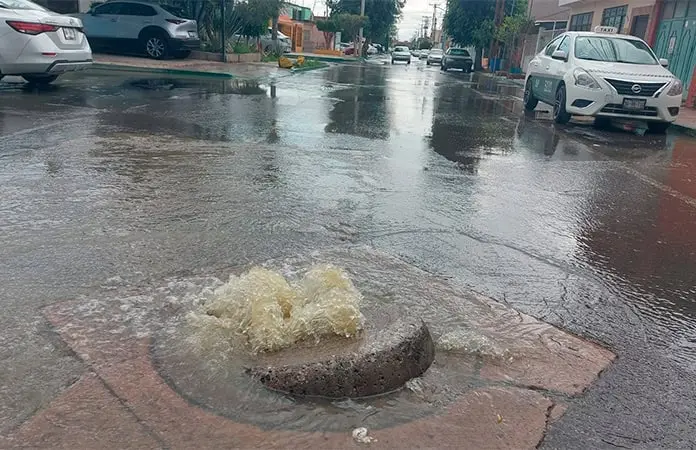 Demandan desazolvar alcantarilla en Retornos