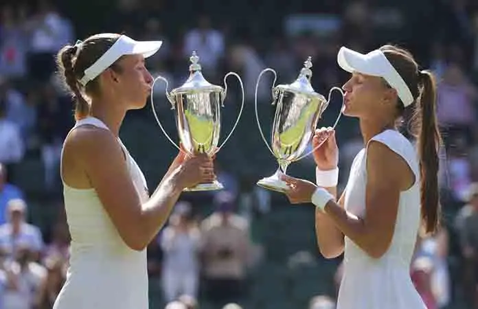 Kudermetova y Mertens campeonas en dobles
