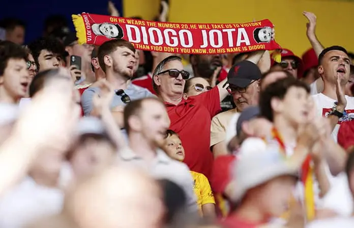 Liverpool honra a Diogo Jota en duelo amistoso