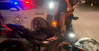 Motociclista resulta herido en un accidente vial 