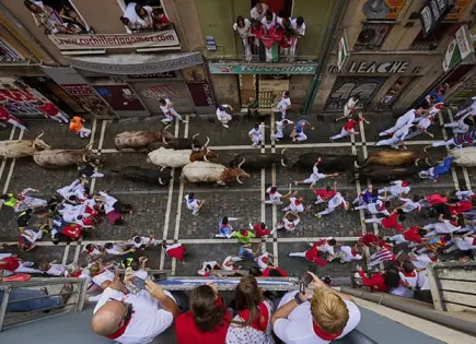 Mujeres también corren con los toros