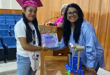 Ni&ntilde;as crean prototipos de silla de ruedas interactiva y un robot ambientalista