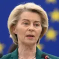 UE retrasa aranceles contra Estados Unidos