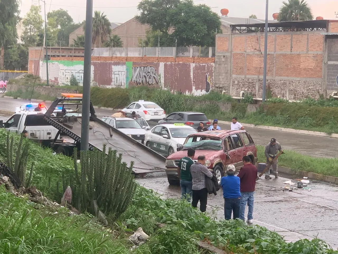 Un lesionado en volcadura sobre el Río Santiago