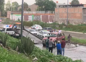 Un lesionado en volcadura sobre el Río Santiago