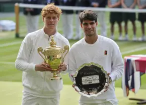 Jannik Sinner vence a Carlos Alcaraz en final de Wimbledon