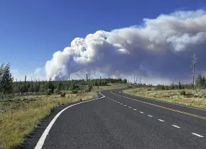 Incendio forestal arrasa con albergue en el Borde Norte del Gran Cañón en Arizona