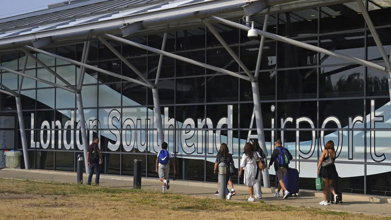 Tragedia aérea en Southend: Cuatro fallecidos en accidente de avioneta