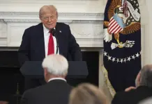 Trump ordena despliegue de submarinos nucleares por comentarios rusos