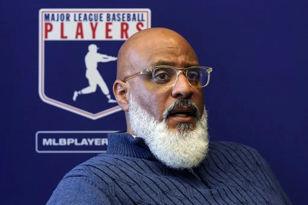 Tony Clark Confirma Investigación Federal sobre Licencias Deportivas NFL