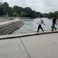 Colocan barandal en el puente Juárez