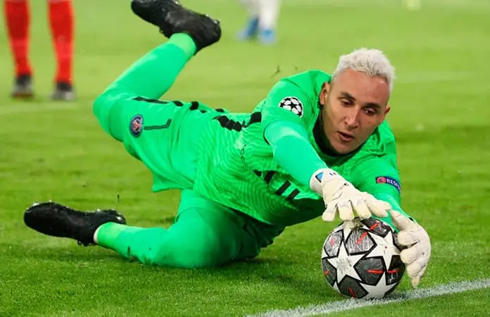 Cerca de Pumas Keylor Navas