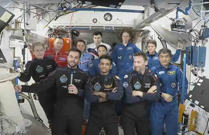Regresan astronautas tras una misión privada