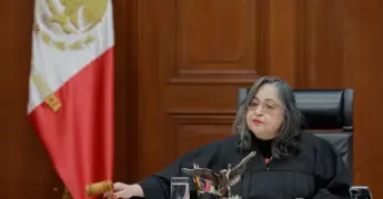 Norma Pi&ntilde;a reaparece en foro y critica reforma judicial