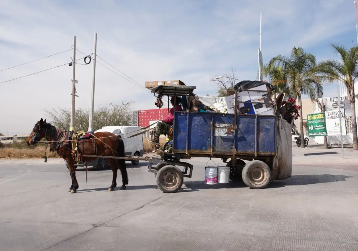Entregarán vehículos motorizados para sustituir carretones en la capital