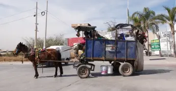 Entregarán vehículos motorizados para sustituir carretones en la capital