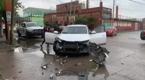 Motociclista resulta herido en choque sobre avenida San Pedro