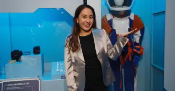 Katya Echazarreta inaugura exposición Estación Espacial Papalote