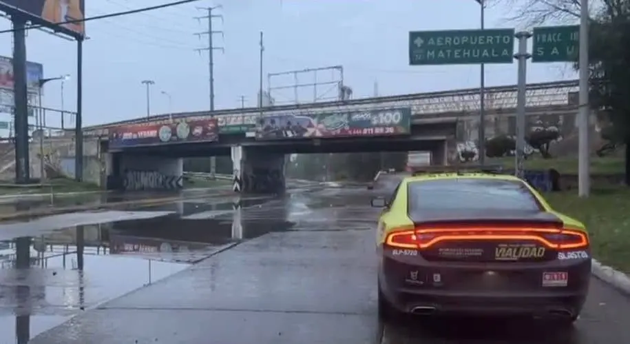Entérate | Persisten cierres viales este miércoles por lluvias