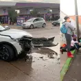 Carro choca contra moto en Av. San Pedro