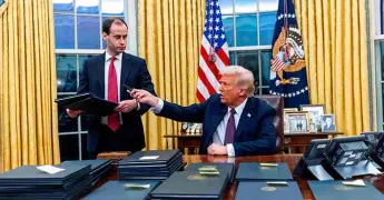 Impondrá Trump aranceles a países pequeños