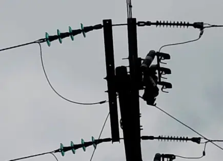 Tormenta deja sin luz a Zona Tének
