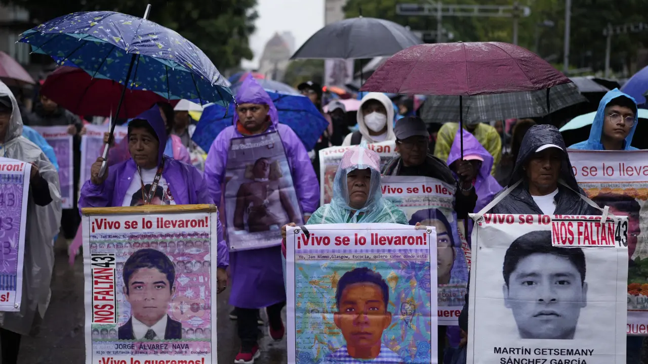 Renuncia fiscal encargado de investigación sobre estudiantes desaparecidos en México