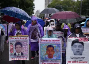 Renuncia fiscal encargado de investigación sobre estudiantes desaparecidos en México