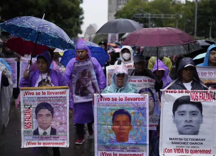 Renuncia fiscal encargado de investigación sobre estudiantes desaparecidos en México