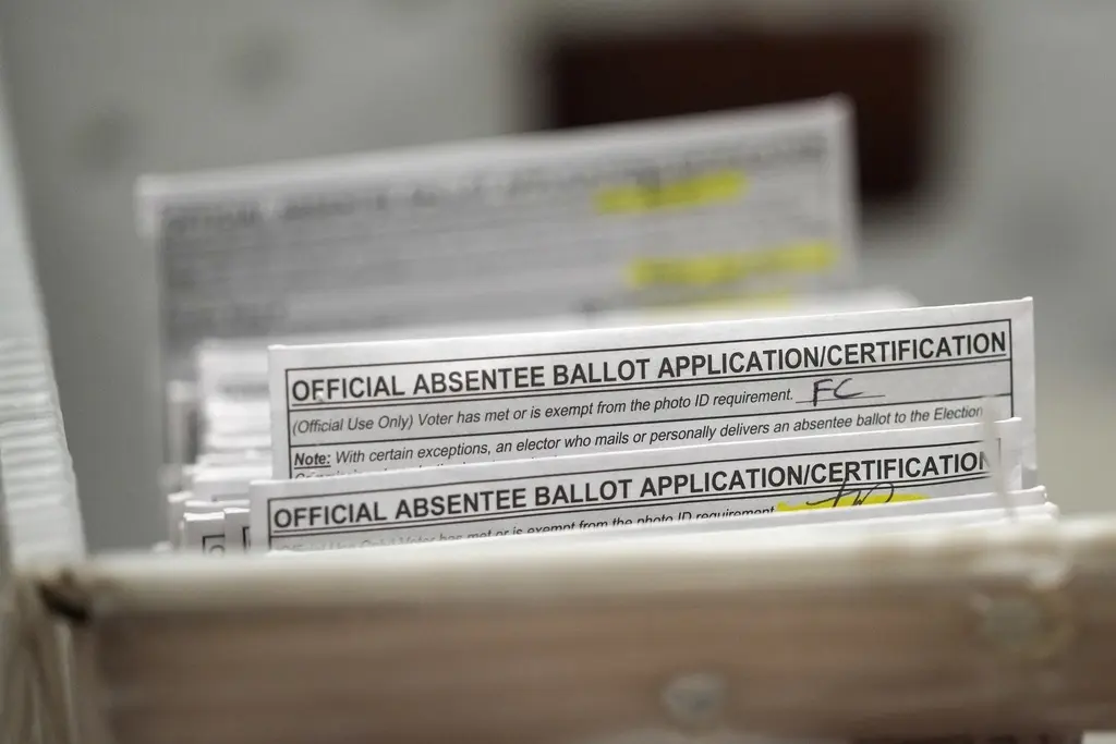 Exsecretaria de Wisconsin violó leyes electorales al no contabilizar votos por correo