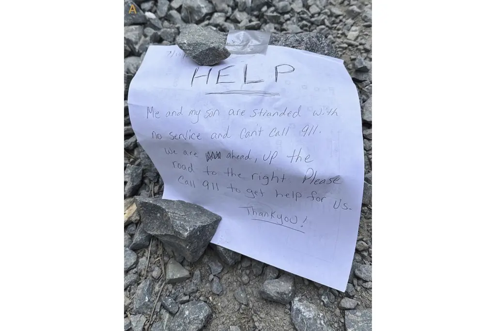 Rescatan a madre e hijo perdidos en bosque de California gracias a notas de ayuda