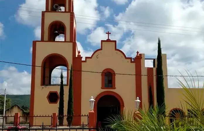 Buscan recursos para restaurar iglesia