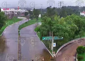 Cierran vialidades por encharcamientos; tráfico pesado rumbo a Zona Industrial